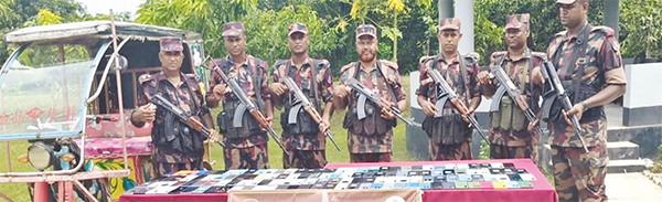চাঁপাইনবাবগঞ্জ সীমান্তে বিজিবির পৃথক অভিযান চাঁপাইনবাবগঞ্জ সীমান্তে বিজিবির পৃথক অভিযান