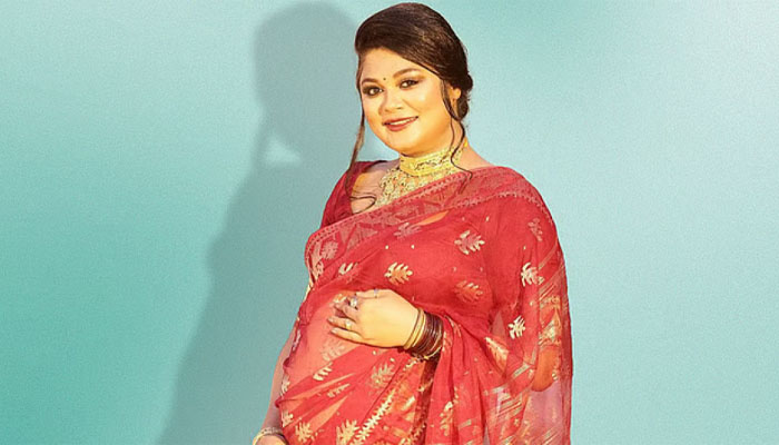 নতুন অতিথির অপেক্ষায় মৌসুমী নতুন অতিথির অপেক্ষায় মৌসুমী
