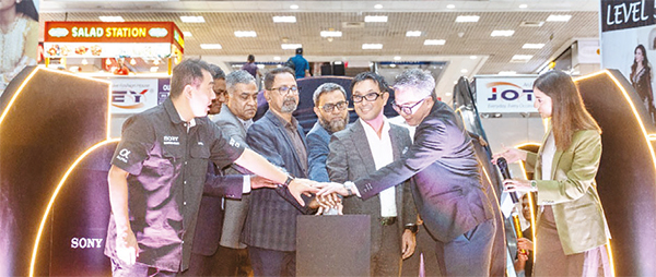 বসুন্ধরা সিটিতে সনির নতুন শোরুম ও ক্যামেরা সার্ভিস সেন্টার চালু বসুন্ধরা সিটিতে সনির নতুন শোরুম ও ক্যামেরা সার্ভিস সেন্টার চালু