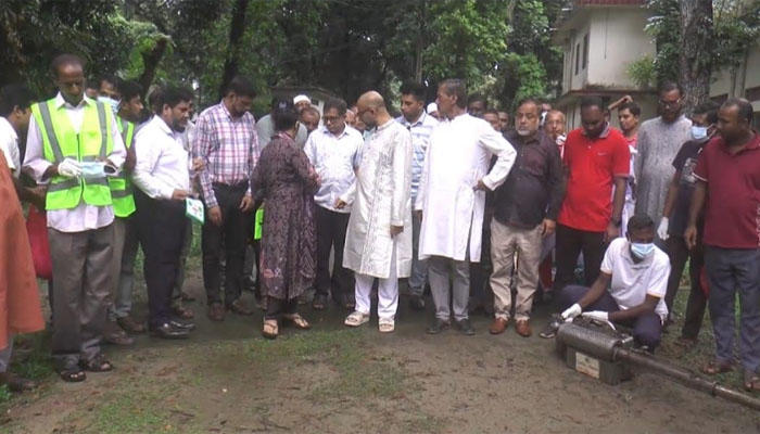 টাঙ্গাইলে ডেঙ্গু প্রতিরোধে মশক নিধন ও পরিচ্ছন্নতা অভিযান টাঙ্গাইলে ডেঙ্গু প্রতিরোধে মশক নিধন ও পরিচ্ছন্নতা অভিযান