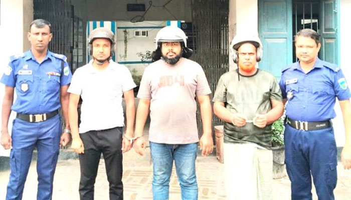 রবি ছাত্রীকে শ্লীলতাহানির অভিযোগে ৩ বিকাশকর্মী গ্রেপ্তার রবি ছাত্রীকে শ্লীলতাহানির অভিযোগে ৩ বিকাশকর্মী গ্রেপ্তার
