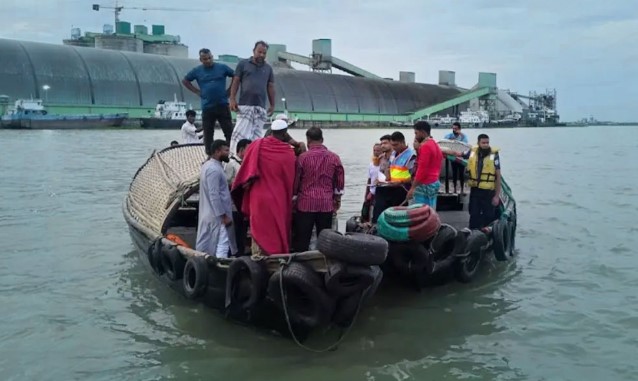 মেঘনায় ট্রলারডুবিতে তিনজনের মরদেহ উদ্ধার মেঘনায় ট্রলারডুবিতে তিনজনের মরদেহ উদ্ধার