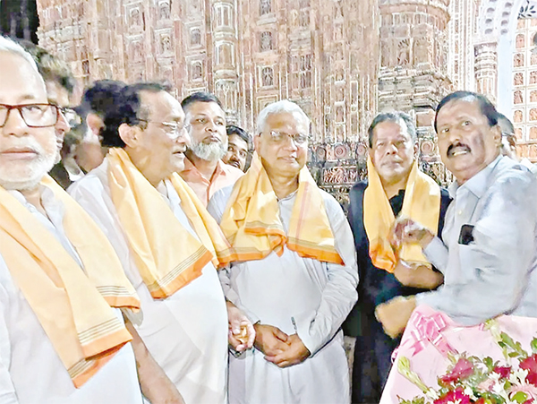 দিনাজপুর ঐতিহাসিক কান্তজিউ মন্দির পরিদর্শনে মন্ত্রী - এমপিরা দিনাজপুর ঐতিহাসিক কান্তজিউ মন্দির পরিদর্শনে মন্ত্রী - এমপিরা