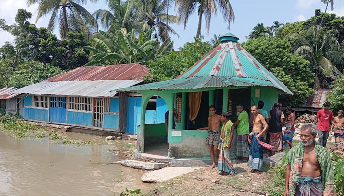 কাউখালীতে নদীভাঙনে ৫ মন্দির বিলীন, গৃহহীন ৩০ পরিবার কাউখালীতে নদীভাঙনে ৫ মন্দির বিলীন, গৃহহীন ৩০ পরিবার