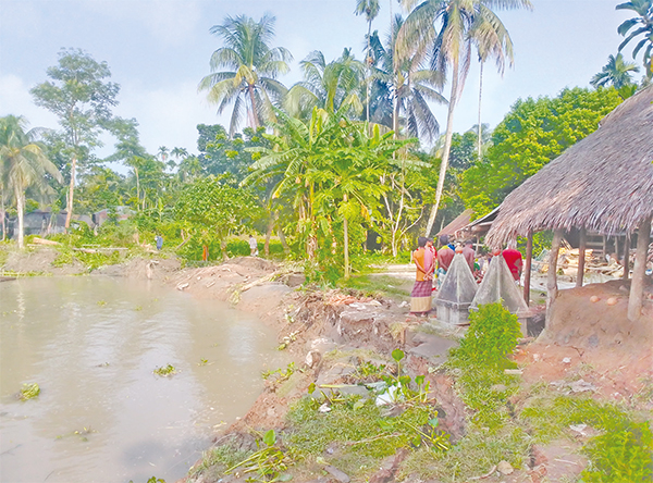 কাউখালীতে ২৪ ঘণ্টার ব্যবধানে নদীগর্ভে বিলীন ৫টি মন্দির কাউখালীতে ২৪ ঘণ্টার ব্যবধানে নদীগর্ভে বিলীন ৫টি মন্দির