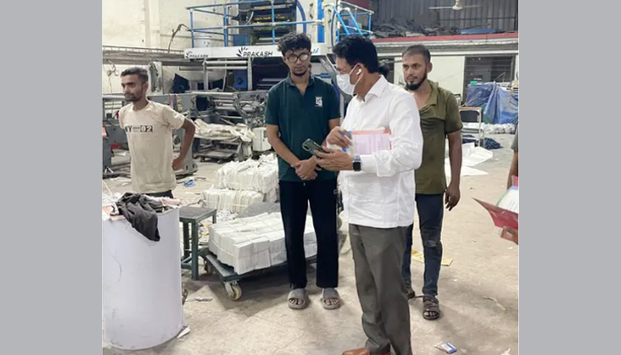 বইয়ের মান যাচাই করতে মধ্যরাতে ৬ ছাপাখানায় শিক্ষামন্ত্রী বইয়ের মান যাচাই করতে মধ্যরাতে ৬ ছাপাখানায় শিক্ষামন্ত্রী