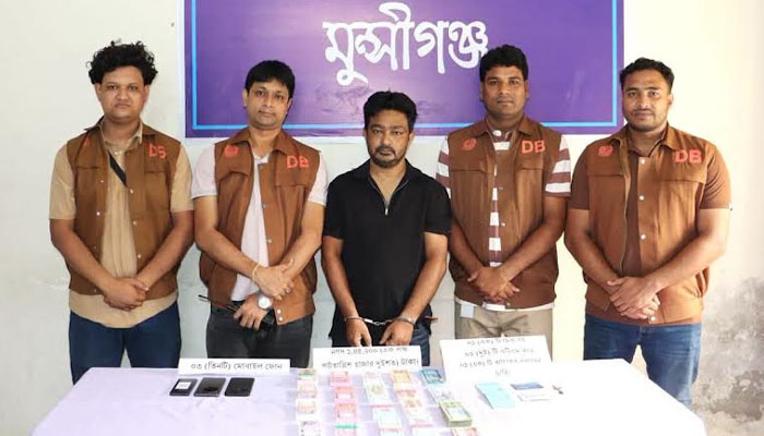 শ্রীনগরে টাকা আত্মসাতের অভিযোগে ব্যাংক কর্মকর্তা গ্রেপ্তার শ্রীনগরে টাকা আত্মসাতের অভিযোগে ব্যাংক কর্মকর্তা গ্রেপ্তার