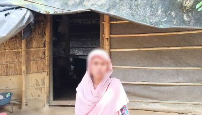 দুর্গাপুরে ঝুপড়ি ঘরে মা-ছেলে, সরকারি সহায়তায় ঘরের আবেদন দুর্গাপুরে ঝুপড়ি ঘরে মা-ছেলে, সরকারি সহায়তায় ঘরের আবেদন