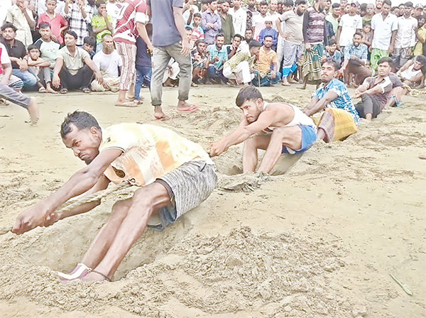 হাওরে ঐতিহ্যবাহী রশি টানাটানি খেলা হাওরে ঐতিহ্যবাহী রশি টানাটানি খেলা