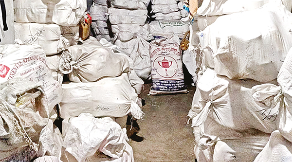 নারায়ণগঞ্জে ৫ কোটি টাকার বন্ডের সুতা জব্দ, আটক ১ নারায়ণগঞ্জে ৫ কোটি টাকার বন্ডের সুতা জব্দ, আটক ১
