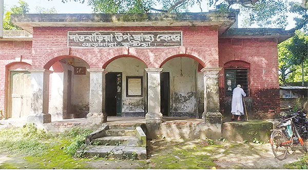 ঝুঁকিপূর্ণ ভবনে চলছে সাতবাড়িয়া উপ-স্বাস্থ্যকেন্দ্রের কার্যক্রম ঝুঁকিপূর্ণ ভবনে চলছে সাতবাড়িয়া উপ-স্বাস্থ্যকেন্দ্রের কার্যক্রম