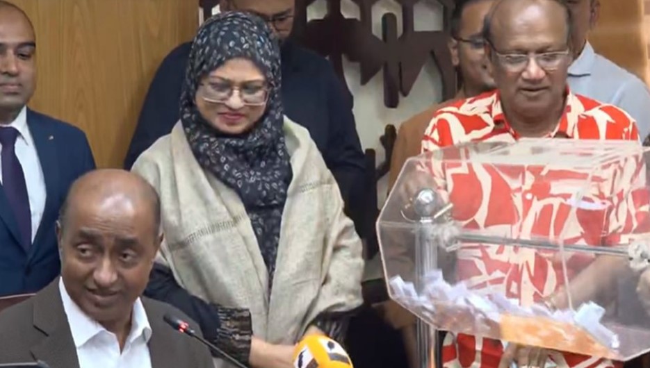 প্রথমবারের মতো লটারিতে সাবরেজিস্ট্রার বদলি প্রথমবারের মতো লটারিতে সাবরেজিস্ট্রার বদলি
