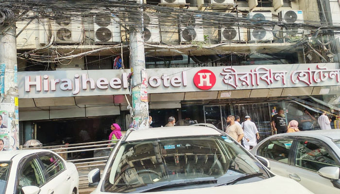 মতিঝিলের হিরাঝিল হোটেলকে ৩ লাখ টাকা জরিমানা মতিঝিলের হিরাঝিল হোটেলকে ৩ লাখ টাকা জরিমানা