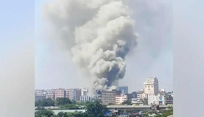 টঙ্গীতে ওষুধ কারখানায় ভয়াবহ আগুন, নিয়ন্ত্রণে ১৬ ইউনিট টঙ্গীতে ওষুধ কারখানায় ভয়াবহ আগুন, নিয়ন্ত্রণে ১৬ ইউনিট