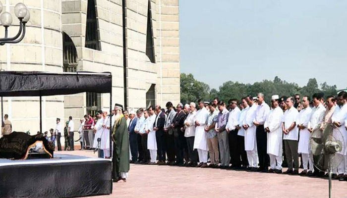বিএনপি নেতা সালাহউদ্দিন আহমেদের প্রথম জানাজা সম্পন্ন বিএনপি নেতা সালাহউদ্দিন আহমেদের প্রথম জানাজা সম্পন্ন