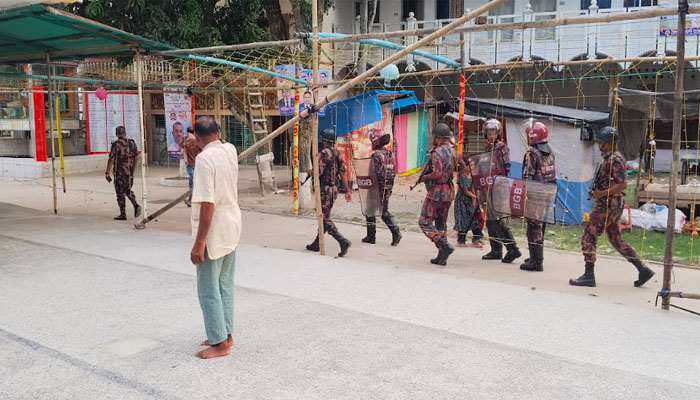শারদীয় দুর্গাপূজা নির্বিঘ্ন করতে যশোরে বিজিবির টহল জোরদার শারদীয় দুর্গাপূজা নির্বিঘ্ন করতে যশোরে বিজিবির টহল জোরদার