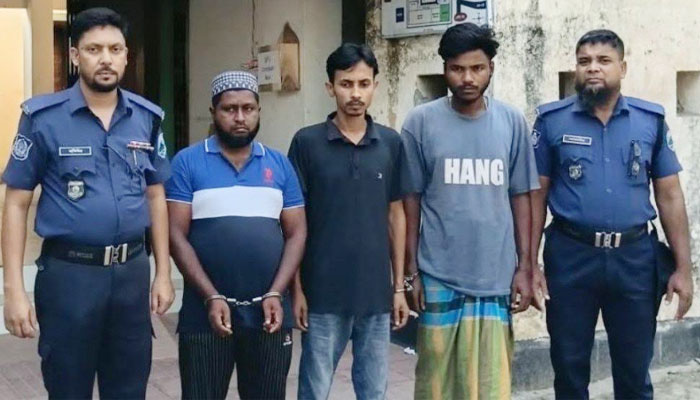 সিরাজগঞ্জে ৪০০ গ্যাস সিলিন্ডার লুটের মামলায় গ্রেপ্তার ৩ সিরাজগঞ্জে ৪০০ গ্যাস সিলিন্ডার লুটের মামলায় গ্রেপ্তার ৩