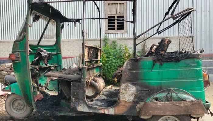 গভীর রাতে সিএনজিতে আগুন, নিঃস্ব হওয়ার শঙ্কায় চালক গভীর রাতে সিএনজিতে আগুন, নিঃস্ব হওয়ার শঙ্কায় চালক