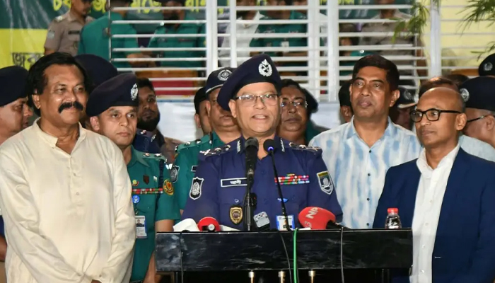 জনগণের সহযোগিতায় ঘুরে দাঁড়িয়েছে পুলিশ : আইজিপি জনগণের সহযোগিতায় ঘুরে দাঁড়িয়েছে পুলিশ : আইজিপি