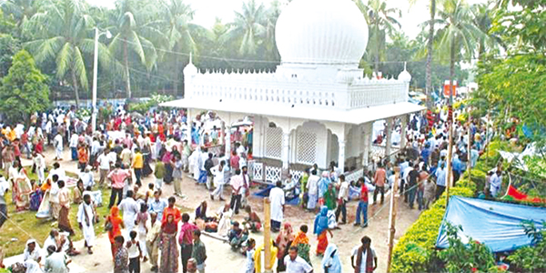 সব পথ যেন মিশেছে শুধুই লালনধামে সব পথ যেন মিশেছে শুধুই লালনধামে