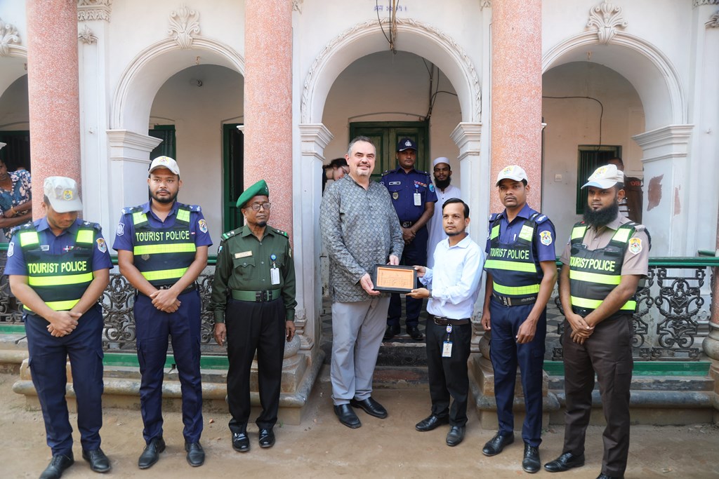ঐতিহাসিক পানাম নগরী ও জাদুঘর পরিদর্শনে মার্কিন রাষ্ট্রদূত ঐতিহাসিক পানাম নগরী ও জাদুঘর পরিদর্শনে মার্কিন রাষ্ট্রদূত