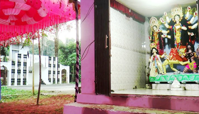 পাশাপাশি মসজিদ-মন্দির, টাঙ্গাইলে সম্প্রীতির অনন্য নজির পাশাপাশি মসজিদ-মন্দির, টাঙ্গাইলে সম্প্রীতির অনন্য নজির
