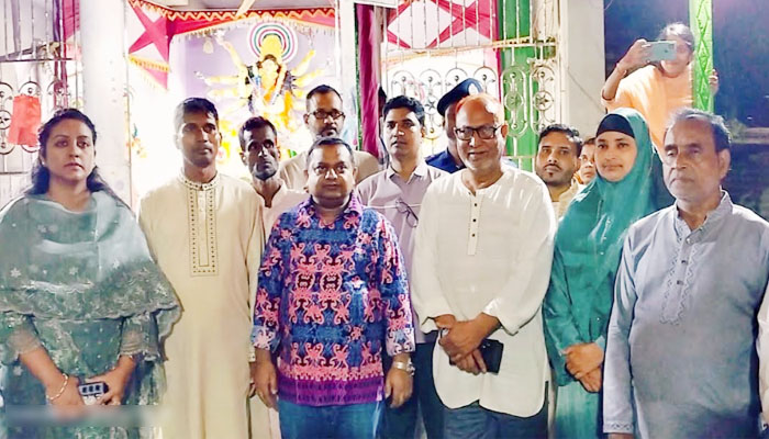 সিরাজগঞ্জে দুর্গামন্দির পরিদর্শন করলেন জেলা প্রশাসক সিরাজগঞ্জে দুর্গামন্দির পরিদর্শন করলেন জেলা প্রশাসক