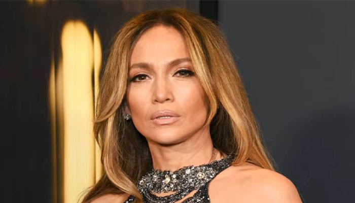 নতুন প্রেমের গুঞ্জন জেনিফার লোপেজের নতুন প্রেমের গুঞ্জন জেনিফার লোপেজের