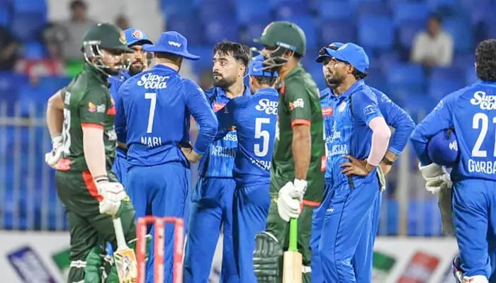 ১৬০ রানেই গুটিয়ে গেল বাংলাদেশ ১৬০ রানেই গুটিয়ে গেল বাংলাদেশ