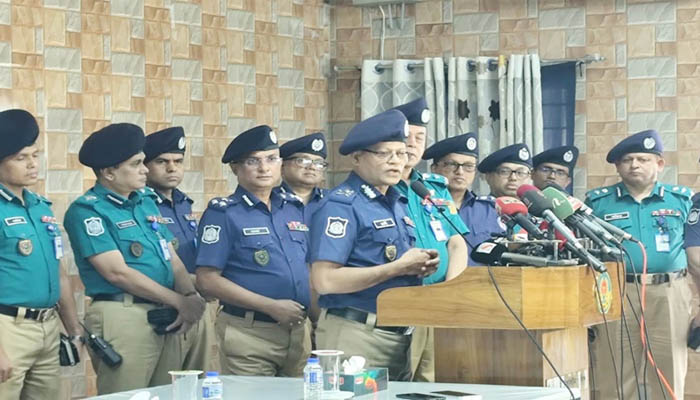 চাঁদাবাজির অভিযোগে স্বতঃপ্রণোদিত মামলা করার ক্ষমতা পাচ্ছে পুলিশ: আইজিপি চাঁদাবাজির অভিযোগে স্বতঃপ্রণোদিত মামলা করার ক্ষমতা পাচ্ছে পুলিশ: আইজিপি