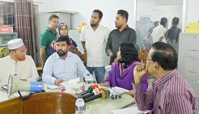 চুয়াডাঙ্গা সরকারি বালিকা বিদ্যালয়ে প্রশ্নপত্র ফাঁস, পরীক্ষা স্থগিত চুয়াডাঙ্গা সরকারি বালিকা বিদ্যালয়ে প্রশ্নপত্র ফাঁস, পরীক্ষা স্থগিত