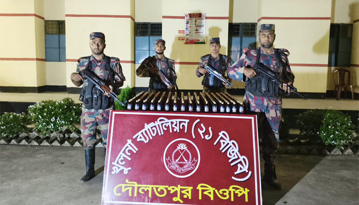 দৌলতপুর সীমান্তে ২৭০ বোতল ভারতীয় উইনিক্স সিরাপ জব্দ দৌলতপুর সীমান্তে ২৭০ বোতল ভারতীয় উইনিক্স সিরাপ জব্দ