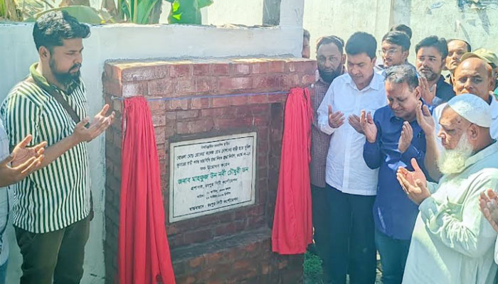 রংপুরে ২ কোটি ৩৫ লাখ টাকা ব্যয়ে সড়ক নির্মাণ শুরু রংপুরে ২ কোটি ৩৫ লাখ টাকা ব্যয়ে সড়ক নির্মাণ শুরু