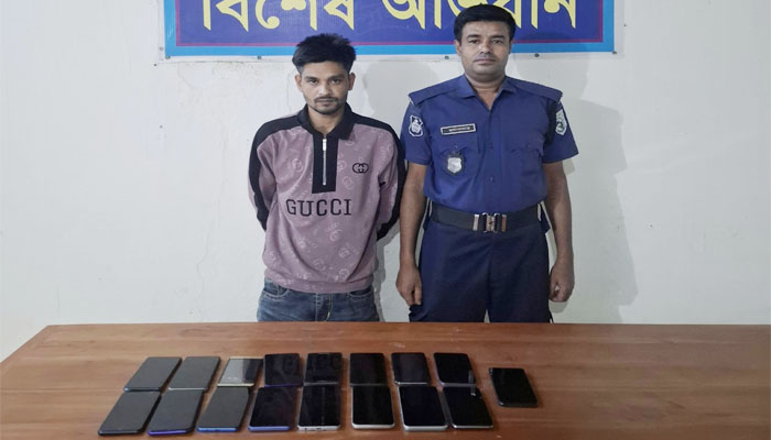 ভূরুঙ্গামারীতে ৪ লাখ টাকার ভারতীয় মোবাইল ফোন উদ্ধার ভূরুঙ্গামারীতে ৪ লাখ টাকার ভারতীয় মোবাইল ফোন উদ্ধার