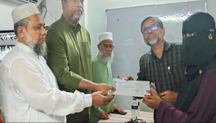 যুক্তরাষ্ট্রে হামলায় ক্ষতিগ্রস্ত ইউছুফ রাজুর পরিবারকে আর্থিক সহায়তা যুক্তরাষ্ট্রে হামলায় ক্ষতিগ্রস্ত ইউছুফ রাজুর পরিবারকে আর্থিক সহায়তা