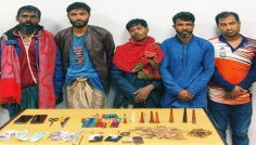 সেনাবাহিনীর অভিযানে মাদকসহ আটক ৫
