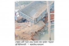সড়ক ভেঙে ৩০ হাজার মানুষ দুর্ভোগে  
