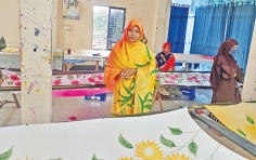 রং তুলির আঁচড়ে কর্মসংস্থান  