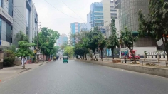 রাজধানীর ফাঁকা সড়কে স্বস্তিতে নগরবাসী