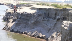 পাবনায় যমুনা নদীতে ভাঙন, হুমকিতে নদীপাড়ের বাসিন্দারা