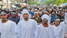 কাফনের কাপড় বেঁধে কারিগরি শিক্ষার্থীদের গণমিছিল