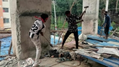 চট্টগ্রামে পাহাড় কেটে নির্মাণ করা বহুতল ভবন ভাঙ্গছে সিডিএ