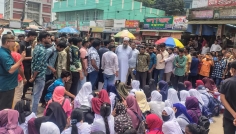 ঈশ্বরগঞ্জে কেন্দ্র পরিবর্তনের দাবিতে শিক্ষার্থীদের বিক্ষোভ 