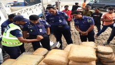সিরাজগঞ্জে ৭৮ কেজি গাঁজা উদ্ধার পিকআপ ভ্যান জব্দ
