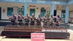 ঝিনাইগাতী সীমান্তে বিপুল পরিমাণ ভারতীয় মদসহ দুটি গরু জব্দ