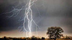 সাত জেলায় একদিনে বজ্রপাতে প্রাণ গেলো ১৭ জনের