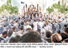 বিচারপতি খায়রুল হককে গ্রেপ্তারের দাবিতে বিক্ষোভ সুপ্রিমকোর্টে  