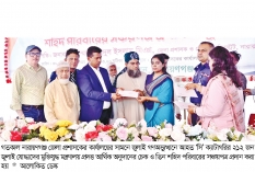 আহতদের অনুদানের চেক ও শহিদ পরিবারের সঞ্চয়পত্র প্রদান  