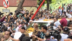 দুই পুত্রবধূকে নিয়ে ফিরোজায় খালেদা জিয়া