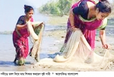 উপকূলীয় নারীদের সংগ্রামী জীবন  
